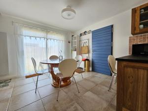 Maisons de vacances Jolie Villa a 120m Plage - 4 Pers - La Faute-sur-Mer - FR-1-476-233 : photos des chambres