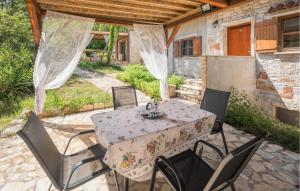 2 Bedroom Beautiful Home In Rovinj 
