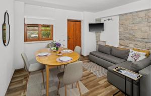 2 Bedroom Beautiful Home In Rovinj 
