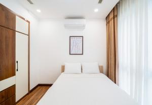 Royal City 2BR Apartment Full Amenities, Kitchen, Balcony, Near Downtown