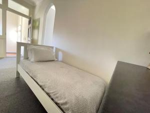 Cammeray Stay Above a Trendy Café, 2 free Cup Per day