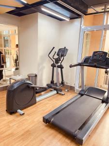 Venice Luxe Stay, Studio Type, King Bed, 65 TV-Netflix 40平方四人公寓 厨具齐全