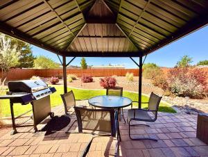Beautiful Family and Pet-Friendly Home Near National Parks with NEW Hot Tub