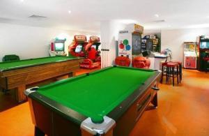 Panoramic views Surfers-Chevron.