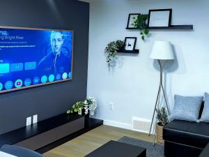 Cozy 2 BR Suite Self check-in I Free Park Pass