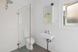 Courtyard Esperanza - Sunny Heritage Chic