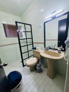 Centrally located and spacious residence for up to 30 people!