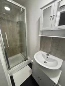 Private Minimalist 2 Bedroom Apartment