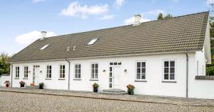 Spacious House With Room For Relaxation And Play