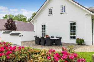 Spacious House With Room For Relaxation And Play