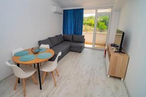 Next to Harmanite Beach - 1 BD Flat with Own Parking spot by Flat Mаnager