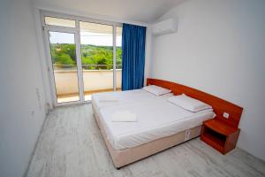 Next to Harmanite Beach - 1 BD Flat with Own Parking spot by Flat Mаnager