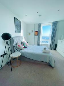 Luxury 1-Bedroom Apt with Stunning London Views