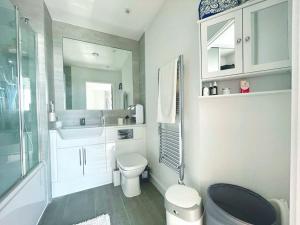 Luxury 1-Bedroom Apt with Stunning London Views