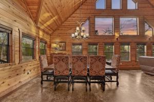 NEW Prime Cabin Hot Tub-Firepit-Safari Sleeps 8