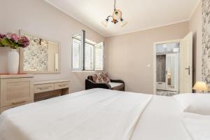 Apartments Krstos place