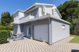 Sea & Stone Apartment No 2 in Starigrad