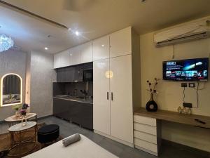 Elegant hideaway suites - 39th floor