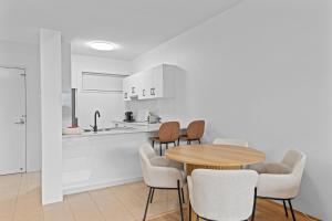 Modern Southbank Parklands Apartment Retreat