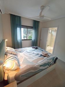 Céntrico apartamento con piscina y parking