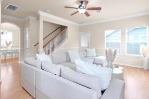 Spacious Home-Queen Suite-Game room-Movie room