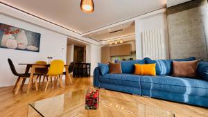 Premium Urban Stay - Light Filled 1BR with Balcony