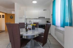 Sea & Stone Apartment No 3 in Starigrad