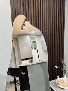 Travelers Nest near Airport, Netflix, Stylish, Cozy with swimming pool