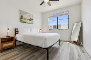 CozySuites Glendale - Westgate with pool 09