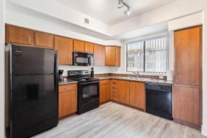 CozySuites Glendale - Westgate w pool 13