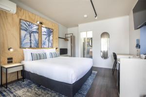 Nightcap at Marine Hotel Cardwell