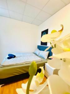 Spacious 3-Bedroom Apartment for 9 Near Train Station