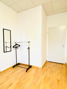 Spacious 3-Bedroom Apartment for 9 Near Train Station