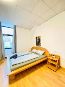 Spacious 3-Bedroom Apartment for 9 Near Train Station