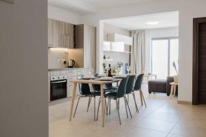 Flat 2 MLH 3BED next to city by Homely!