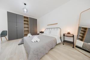 MLH village 3BED with views by Homely!