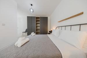 MLH village 3BED with views by Homely!