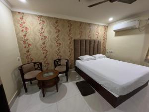 Roy and Roy Guest House