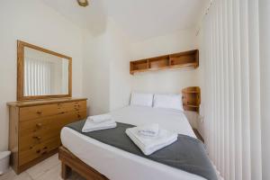 Seafront Apartment with Stunning Views of Għadira