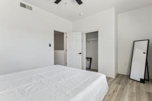 CozySuites Glendale - Westgate w pool 16