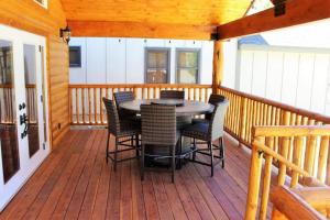 Fire Pit & Steps to Village- Village Hideaway
