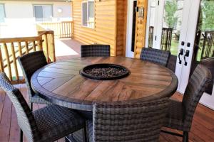 Fire Pit & Steps to Village- Village Hideaway
