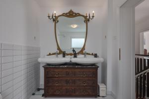 Hidden Pool House With Sea View - Happy Rentals