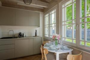 Terrace Apartment Steps from Jomas Street & Beach