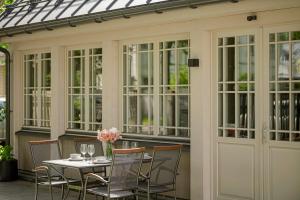 Terrace Apartment Steps from Jomas Street & Beach