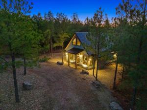 NEW Woodland Escape with Spa & Fire pit - Sleeps 4