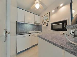 LAL100-113 Appartement 2 pièces cabine 4 couchages LA LONDE LES MAURES