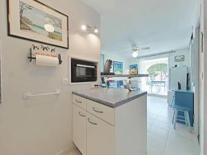 LAL100-113 Appartement 2 pièces cabine 4 couchages LA LONDE LES MAURES