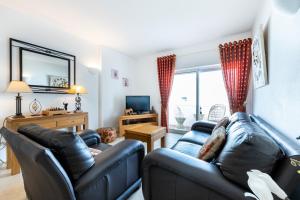 CoolHouses Algarve, Luz, 1 bed flat, top floor, a stones throw to the beach, Casa Isabell