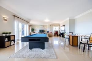 CoolHouses Algarve Luz, 5 bed villa & pool, Casa N